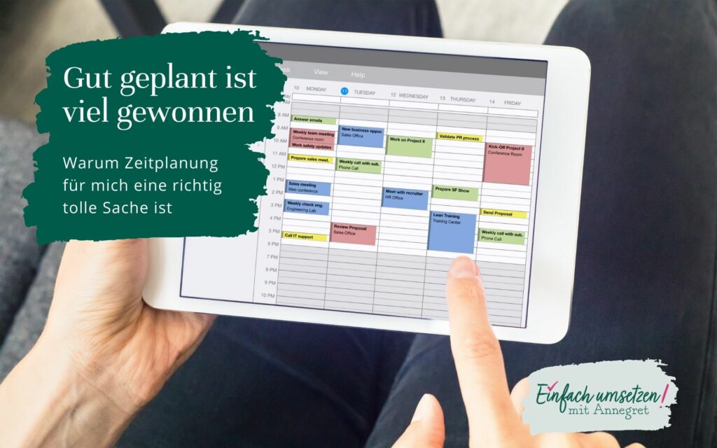 Bild von einem Tablet mit Zeitplanung für eine Woche, daneben der Text „Gut geplant ist viel gewonnen. Warum Zeitplanung für mich eine richtig tolle Sache ist“.